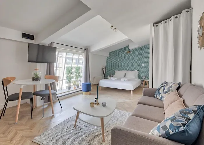 Appartement Rénové proche Arc Triomphe - 2P