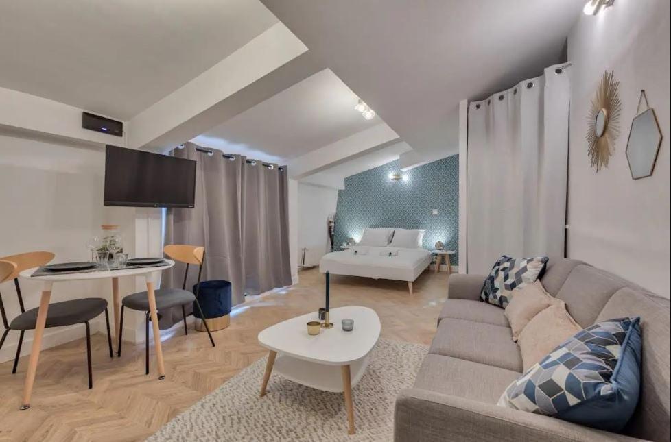 Appartement Rénové Proche Arc Triomphe - 2p